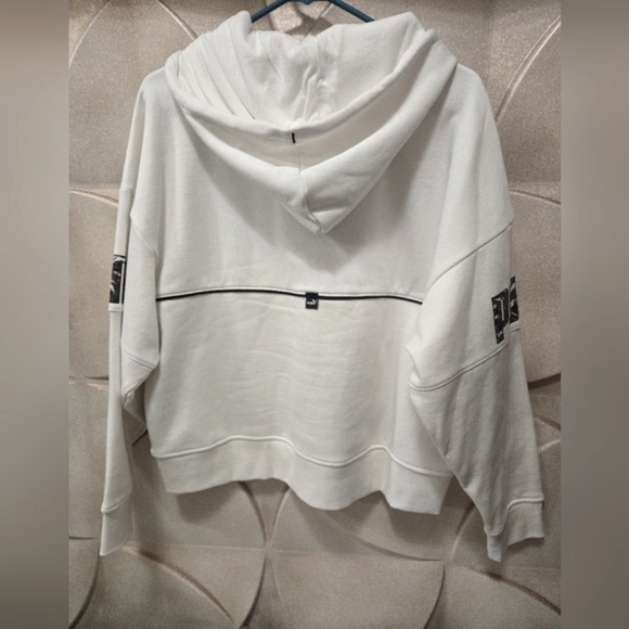 Puma Women's Hoodie Size Large NWOT White Camo Design - Picture 3 of 3